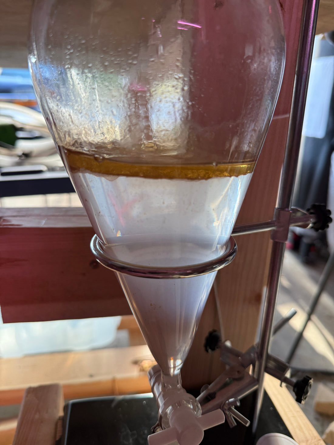 Essential Oils vs Hydrosols: What They Are, How They Differ, and How Each One Is Used